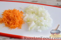 Фото приготовления рецепта: Картофельная запеканка с фаршем и грибами - шаг №3