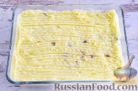 Фото приготовления рецепта: Картофельная запеканка с фаршем и грибами - шаг №11