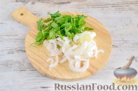 Фото приготовления рецепта: Салат с тунцом, нутом и стручковой фасолью - шаг №4