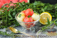 Фото приготовления рецепта: Салат из дыни и арбуза - шаг №5