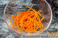 Фото приготовления рецепта: Салат "Быстрее некуда" с колбасой и сыром - шаг №2