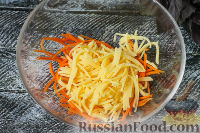 Фото приготовления рецепта: Салат "Быстрее некуда" с колбасой и сыром - шаг №3