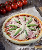 Фото к рецепту: Пицца со стручковой фасолью и ветчиной