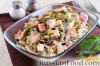 Фото приготовления рецепта: Салат с крабовыми палочками и морской капустой - шаг №8