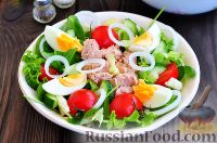 Фото приготовления рецепта: Овощной салат с тунцом - шаг №8