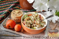 Фото приготовления рецепта: Салат "Принцесса" с фасолью, грибами и сухариками - шаг №9