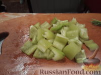 Фото приготовления рецепта: Салат с ветчиной и сыром - шаг №4