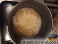 Фото приготовления рецепта: Каша кукурузная с маслом и яйцом - шаг №2