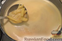 Фото приготовления рецепта: Суп из стручковой фасоли, на сметане (пидбывани лопаткы) - шаг №8
