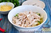 Фото приготовления рецепта: Салат с курицей и огурцами (по-азиатски) - шаг №5