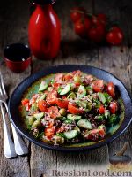 Фото к рецепту: Салат с диким рисом и оливками