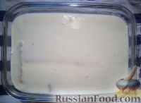 Фото приготовления рецепта: Мини-торт из печенья и сметанного крема (без выпечки) - шаг №4