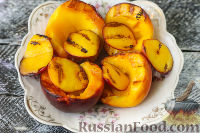 Фото приготовления рецепта: Персики гриль с малиновым соусом - шаг №8