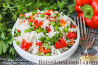 Фото приготовления рецепта: Салат с рисом, зеленым горошком и перцем - шаг №7