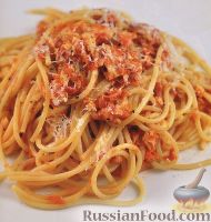 Фото к рецепту: Спагетти с тунцом в томатном соусе