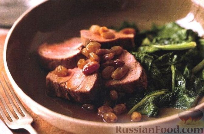 Рецепт Свинина под соусом с имбирем и изюмом