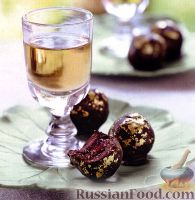 Фото к рецепту: Шоколадные конфеты с вишней