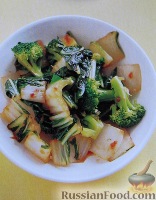 Фото к рецепту: Китайская капуста и брокколи с имбирем и соевым соусом