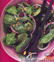 Фото к рецепту: Салат из шпината и сушеной вишни