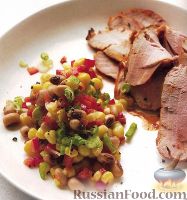 Фото к рецепту: Жареная свинина и салат из спаржевой фасоли