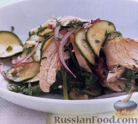 Фото к рецепту: Салат из курицы и цуккини
