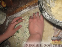Фото приготовления рецепта: Дрожжевые рулеты с мясом и грибами - шаг №3