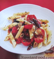 Фото к рецепту: Макароны с томатами и оливками