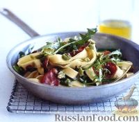 Фото к рецепту: Паста (макароны) с оливковой тапенадой и панчеттой