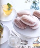 Фото к рецепту: Ванильное печенье «Мадлен» в розовой глазури
