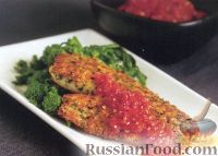 Фото к рецепту: Тилапия в сырной панировке под томатным соусом