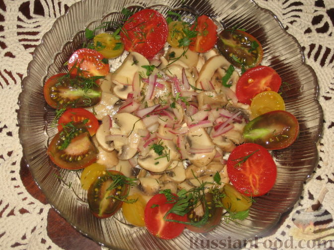 Рецепт Салат из шампиньонов с помидорами