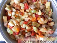 Фото приготовления рецепта: Крабовый салат с яблоком и сухариками - шаг №3