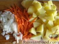 Фото приготовления рецепта: Суп с цветной капустой и горошком - шаг №2