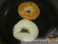 Фото приготовления рецепта: Пончики сдобные жареные - шаг №5