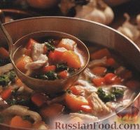 Фото к рецепту: Куриный суп с тыквой и брокколи