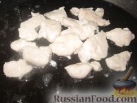 Фото приготовления рецепта: Фрикасе из курицы с грибами по-испански - шаг №2