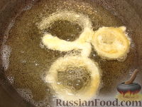 Фото приготовления рецепта: Луковые кольца в кляре - шаг №5