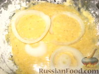 Фото приготовления рецепта: Луковые кольца в кляре - шаг №4