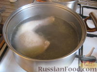 Фото приготовления рецепта: Суп куриный с брокколи - шаг №2