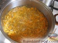 Фото приготовления рецепта: Суп куриный с брокколи - шаг №4