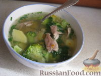 Фото приготовления рецепта: Суп куриный с брокколи - шаг №8