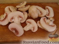 Фото приготовления рецепта: Постный суп с грибами и манными клецками - шаг №4