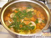 Фото приготовления рецепта: Постный суп с грибами и манными клецками - шаг №8