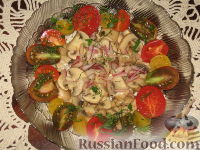 Фото к рецепту: Салат из шампиньонов с помидорами