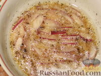 Фото приготовления рецепта: Свиная шея с черносливом, запеченная в фольге - шаг №9