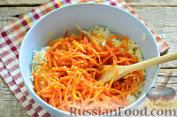 Фото приготовления рецепта: Рулет из лаваша с морковью по-корейски, плавленым сыром и яйцами - шаг №4