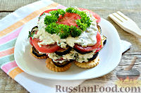 Фото к рецепту: Салат-закуска из баклажанов, помидоров и крекеров