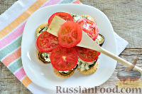 Фото приготовления рецепта: Салат-закуска из баклажанов, помидоров и крекеров - шаг №8