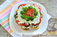 Фото приготовления рецепта: Салат-закуска из баклажанов, помидоров и крекеров - шаг №11