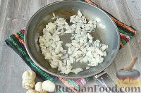 Фото приготовления рецепта: Соус из белых грибов - шаг №4